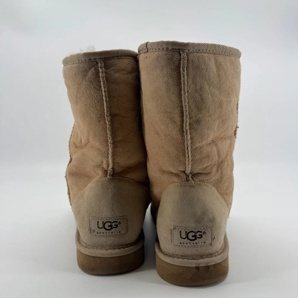 UGG item classic